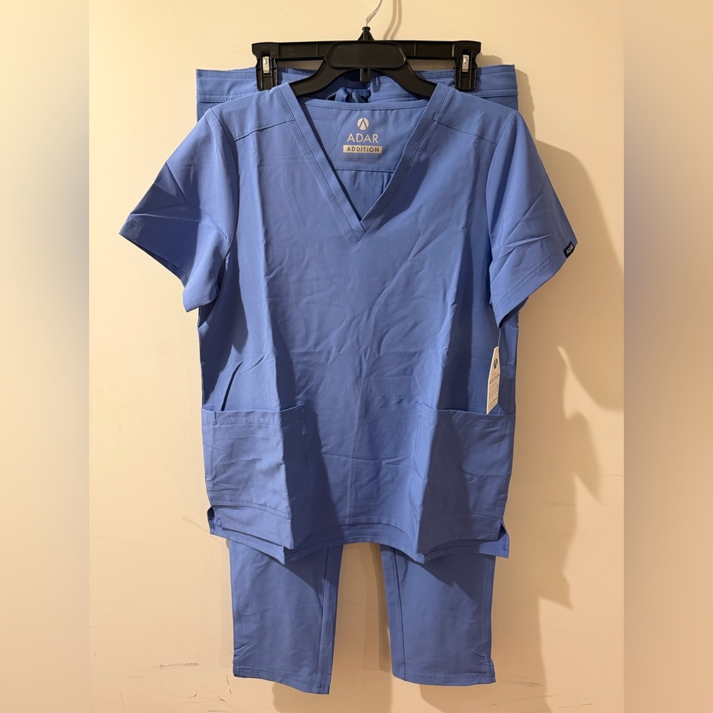 Adar Medical Scrub Set in Cornflower Blue Size L